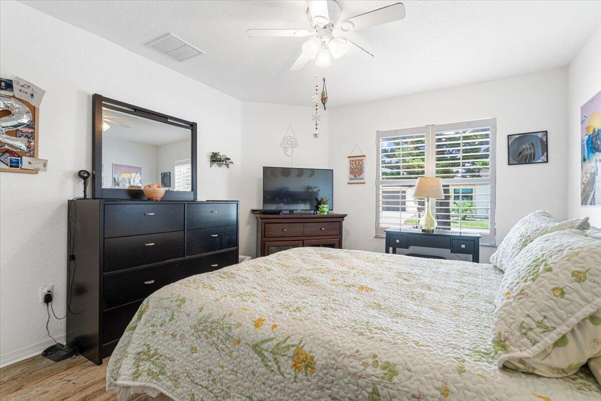 SPANISH LAKES ONE LEASEHO - Residential