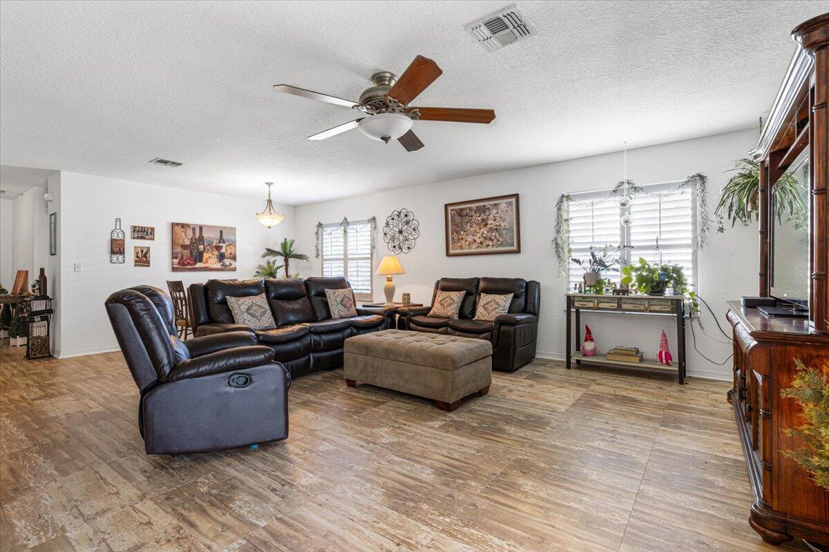 SPANISH LAKES ONE LEASEHO - Residential