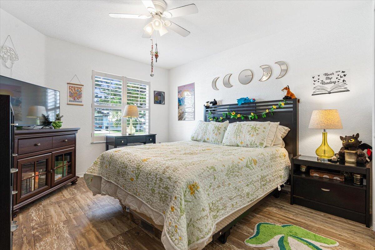 SPANISH LAKES ONE LEASEHO - Residential