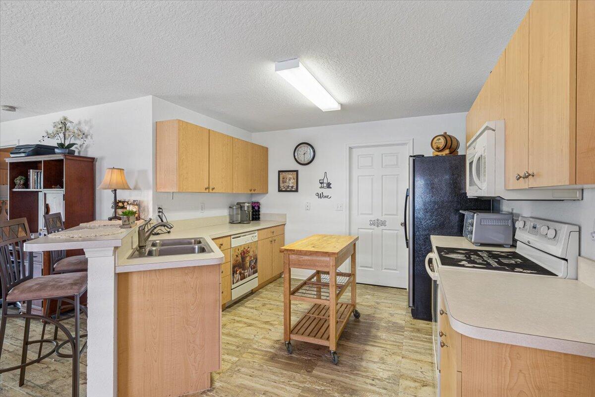 SPANISH LAKES ONE LEASEHO - Residential