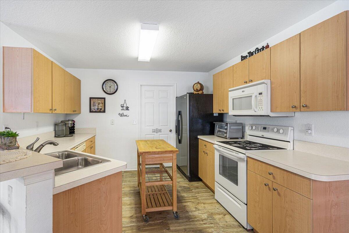 SPANISH LAKES ONE LEASEHO - Residential