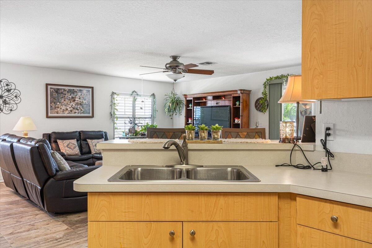 SPANISH LAKES ONE LEASEHO - Residential