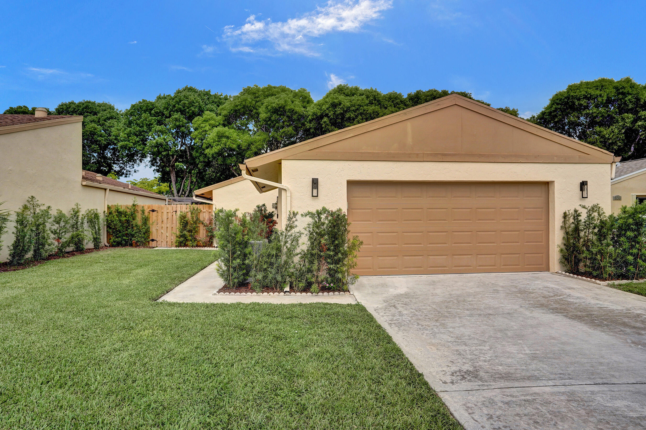 RAINBERRY BAY - Residential