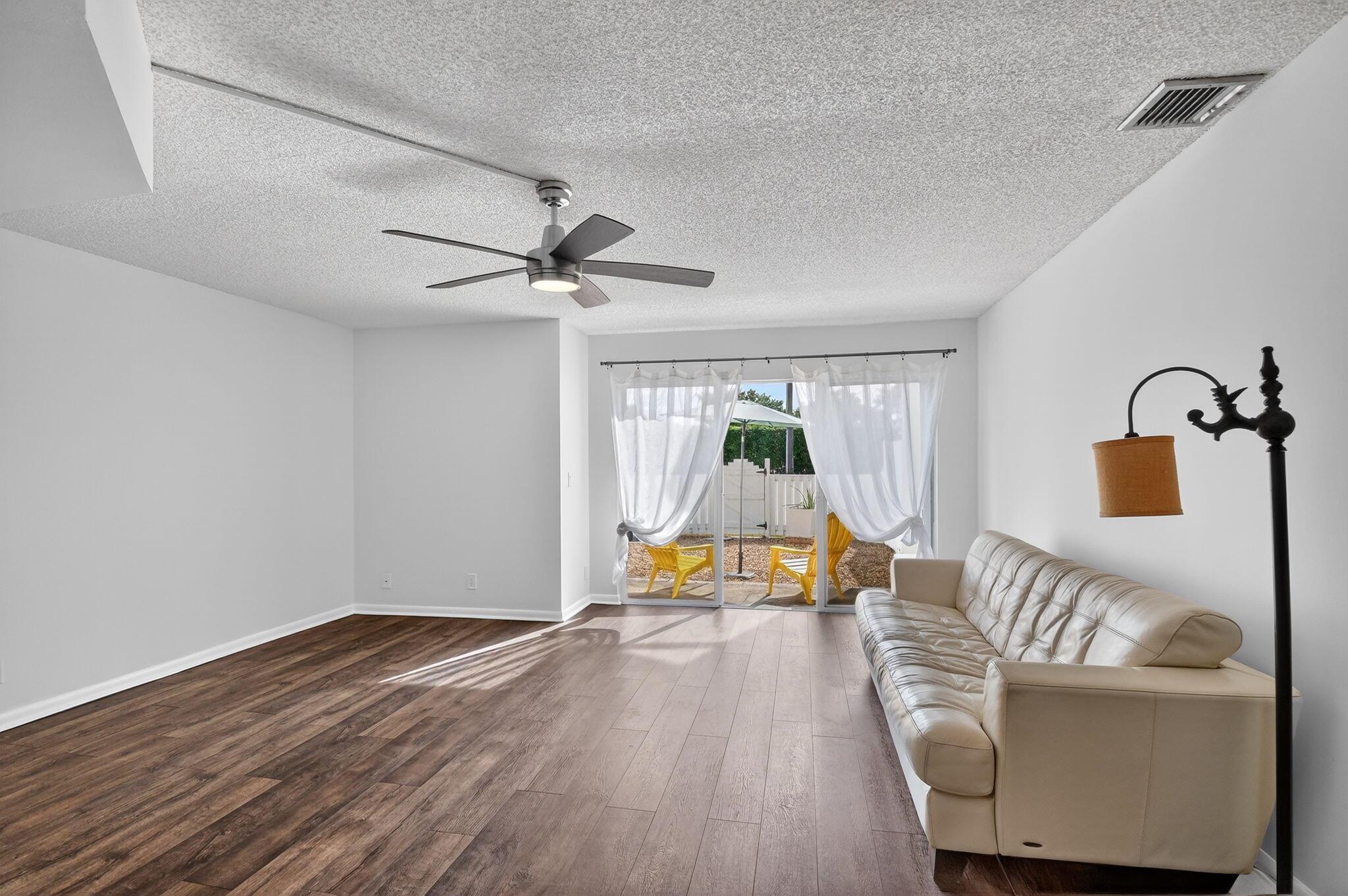 CHARTER CLUB OF PALM BEAC - Residential