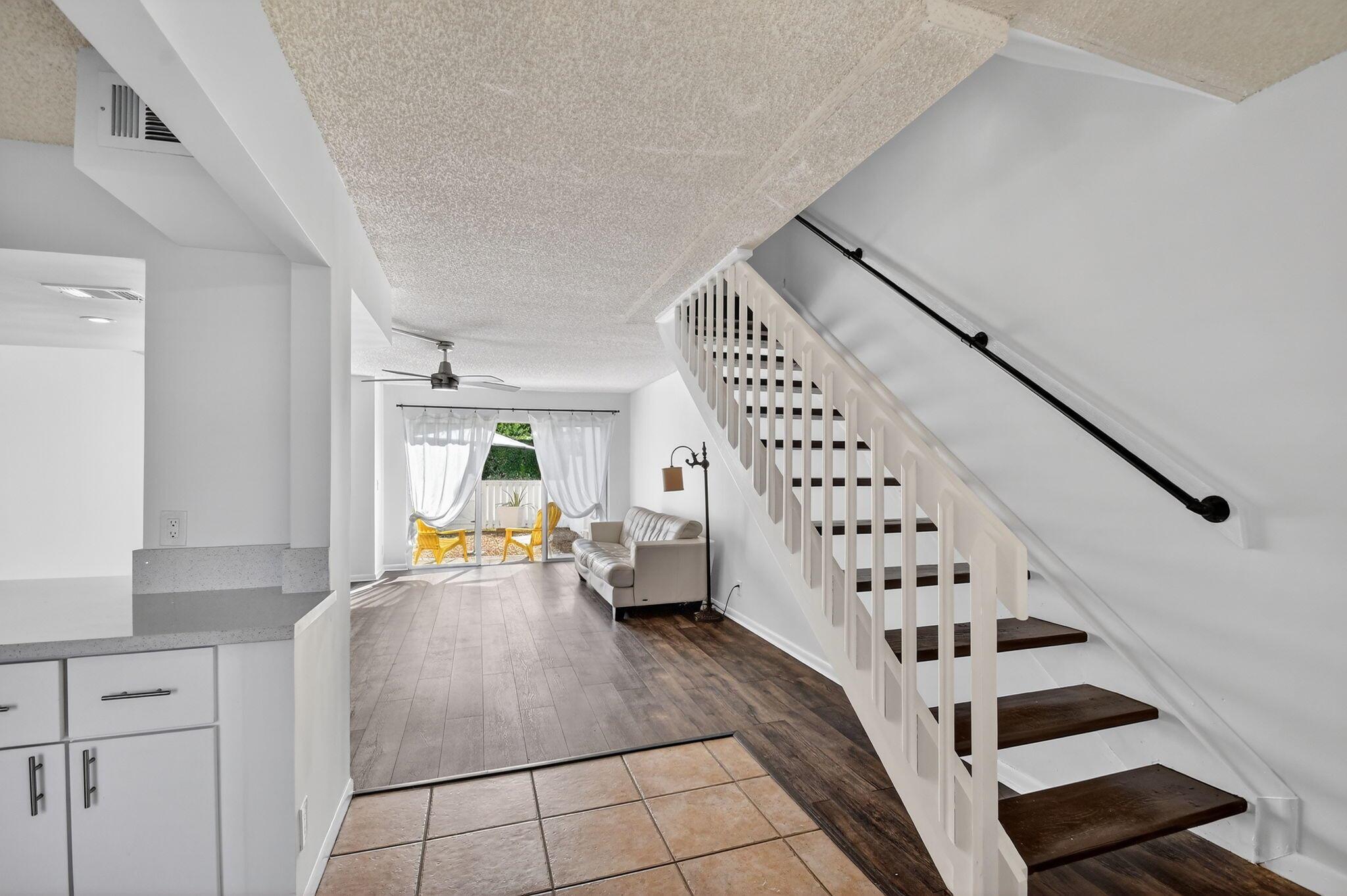 CHARTER CLUB OF PALM BEAC - Residential