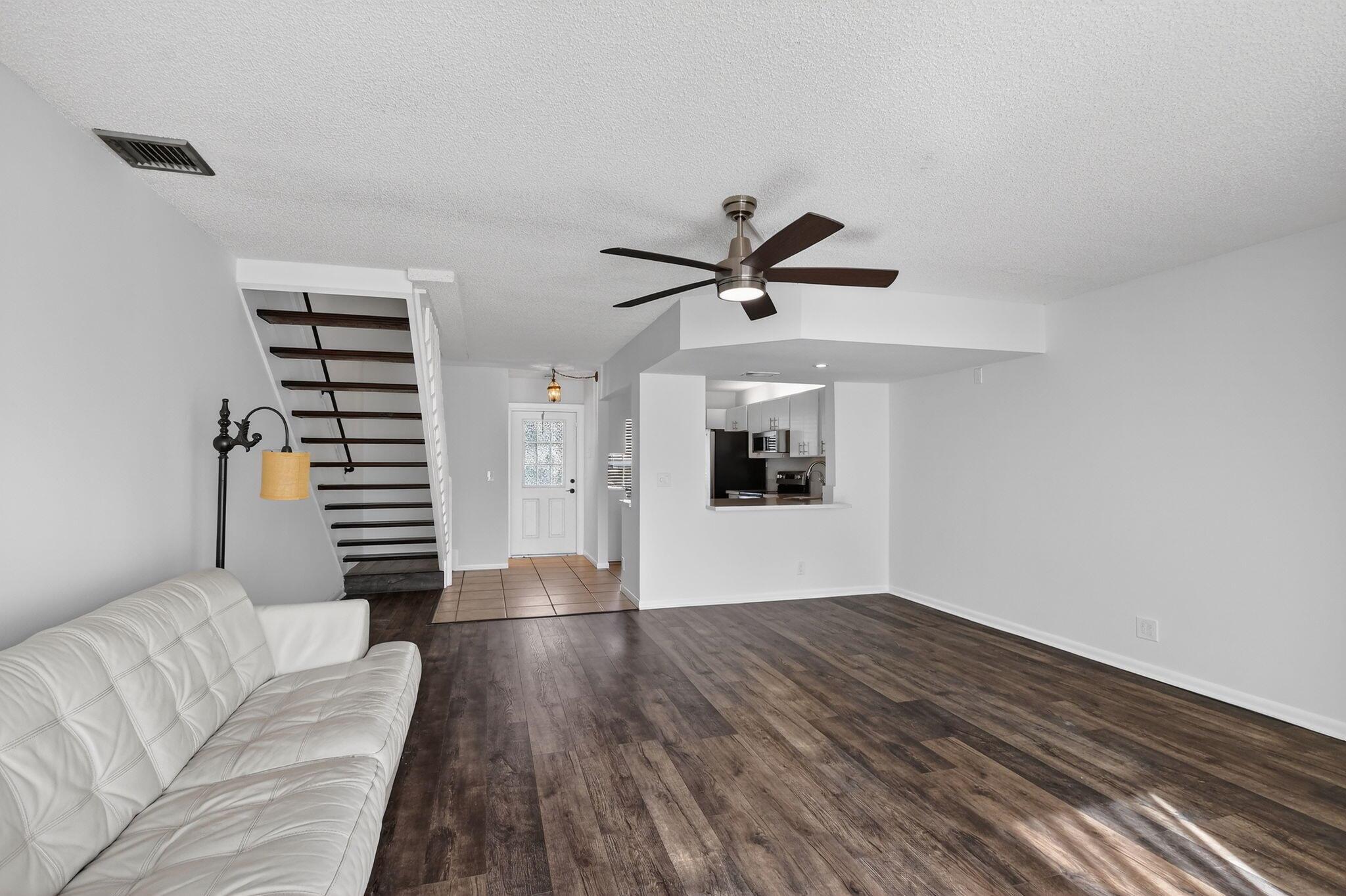 CHARTER CLUB OF PALM BEAC - Residential