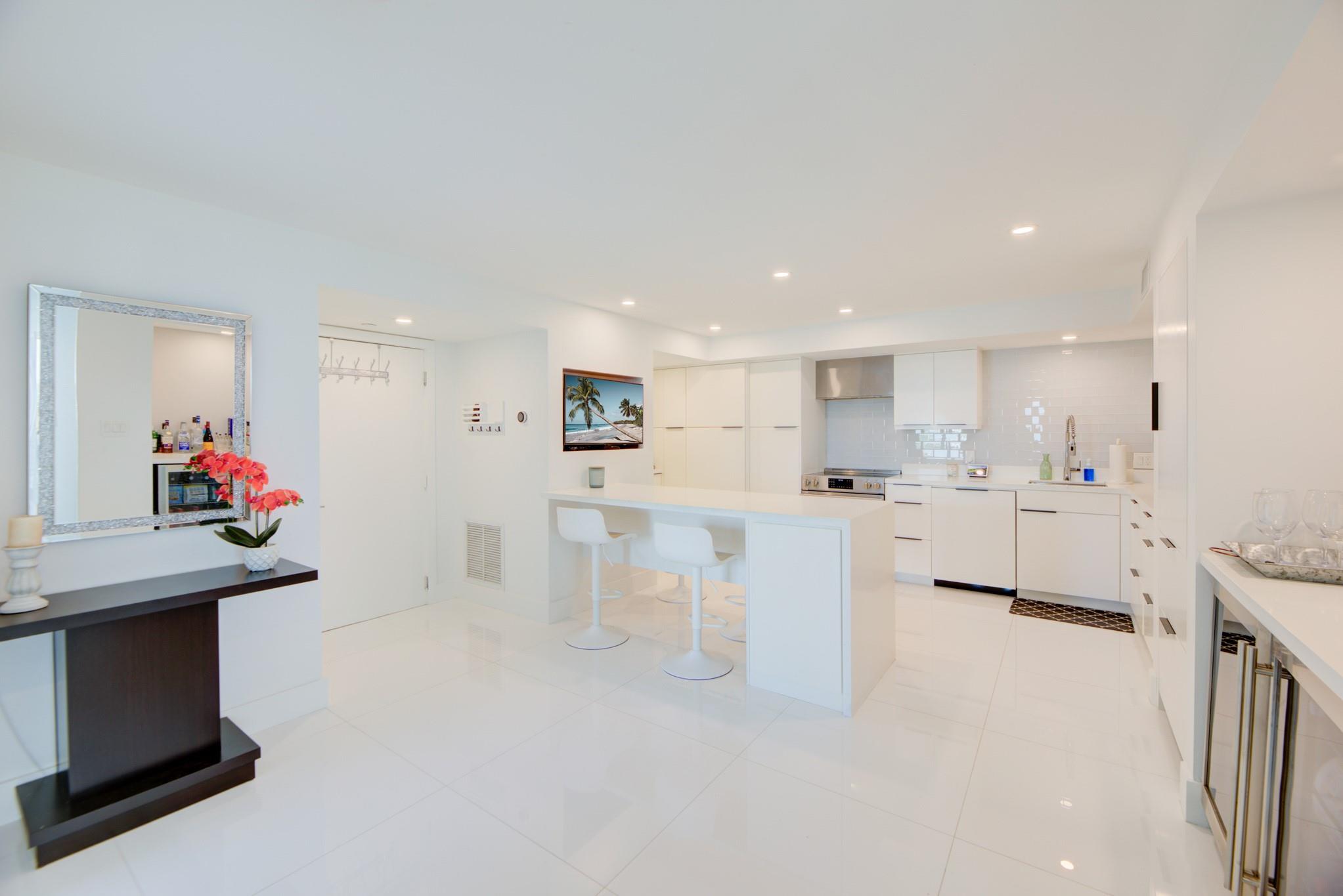 Venetian Condominium - Residential