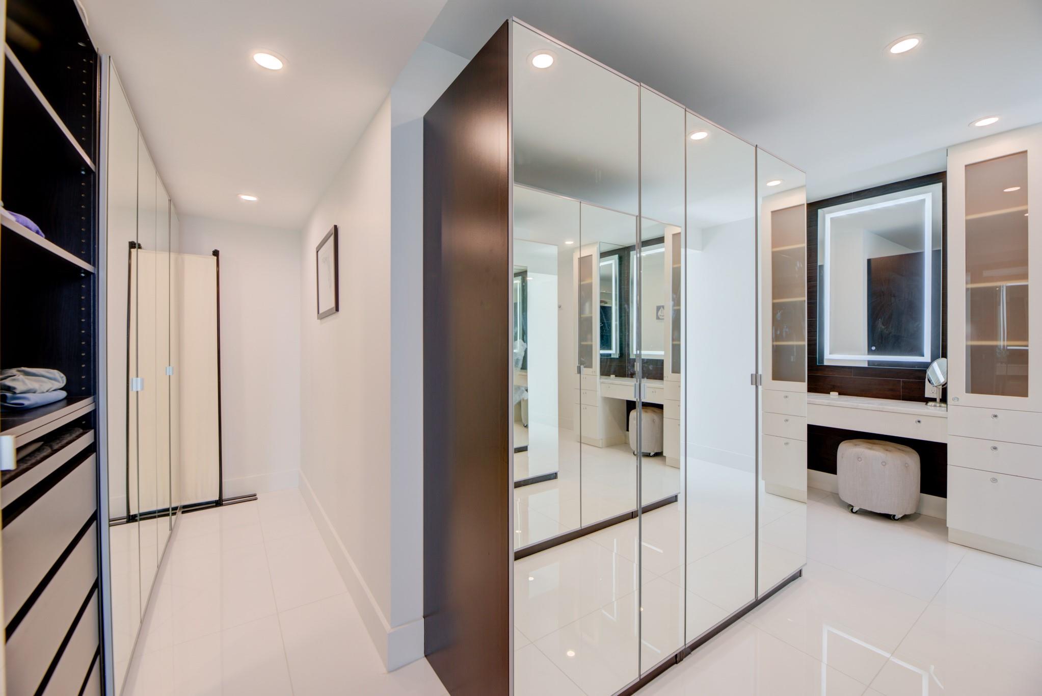 Venetian Condominium - Residential