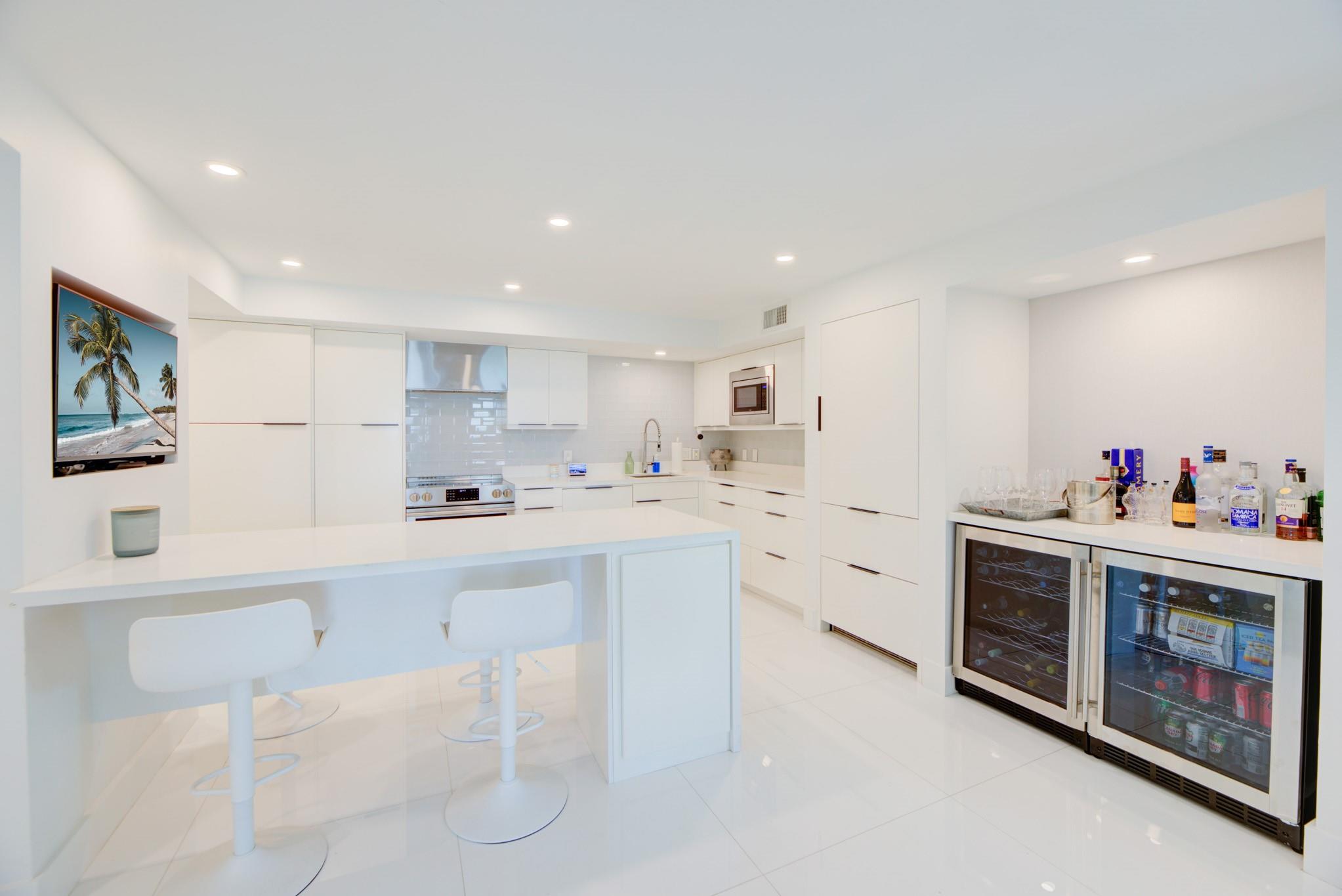 Venetian Condominium - Residential