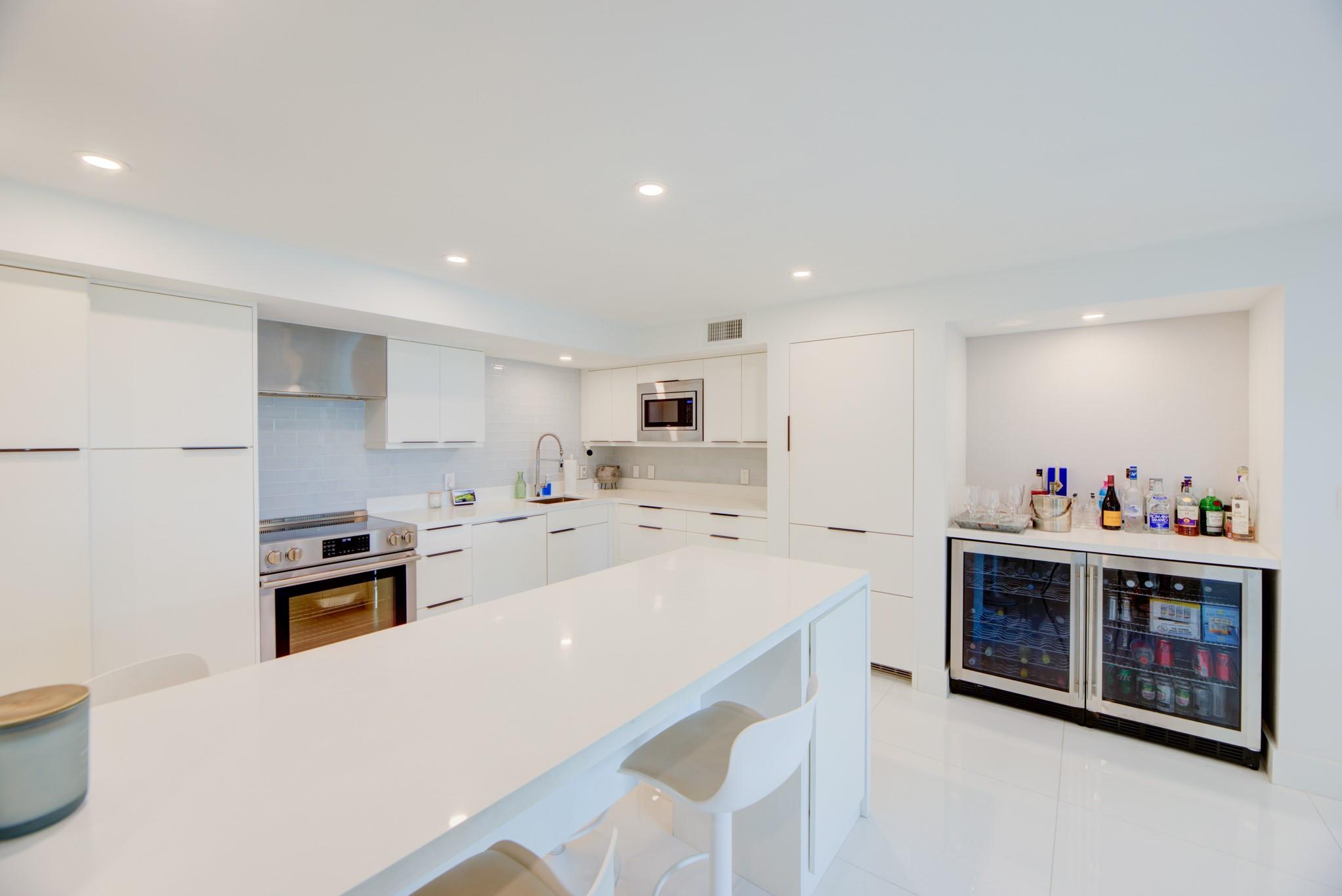 Venetian Condominium - Residential