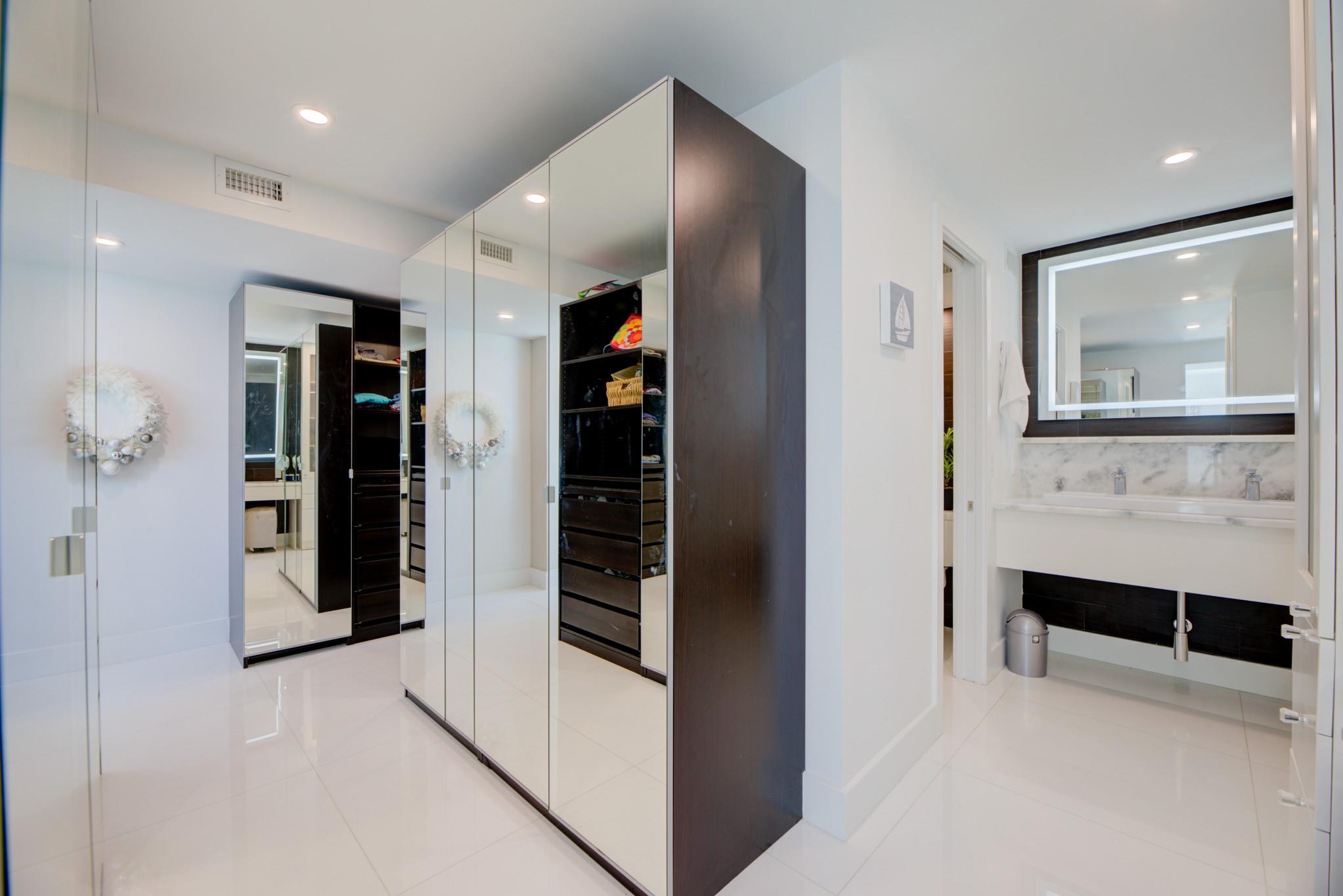 Venetian Condominium - Residential