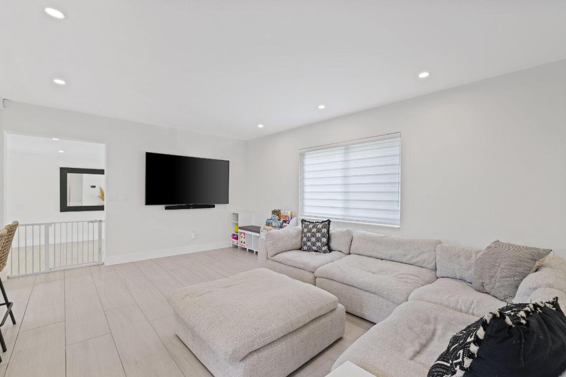 BILTMORE HEIGHTS RED RD ADDN 1ST - Residential