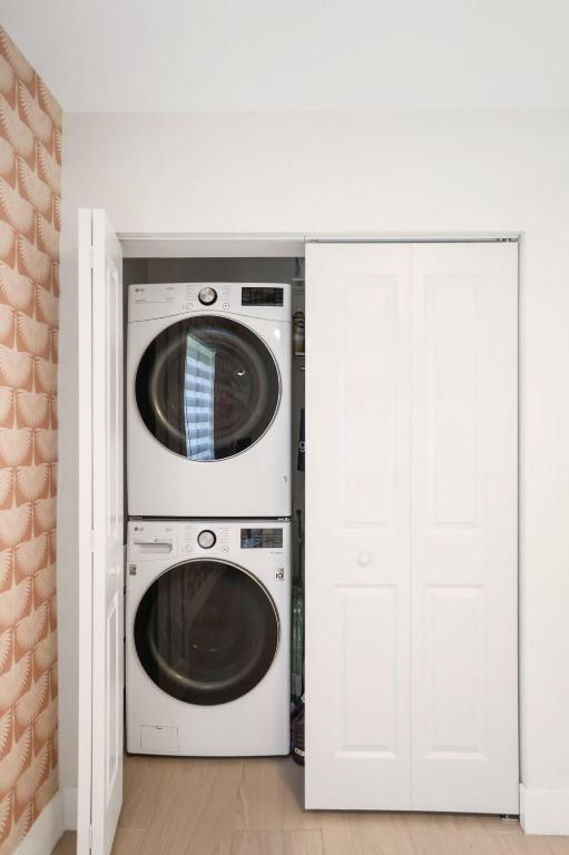 BILTMORE HEIGHTS RED RD ADDN 1ST - Residential