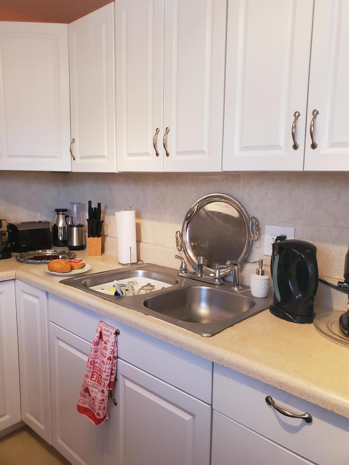 VILLAGE ROYALE ON THE GRE - Residential Lease