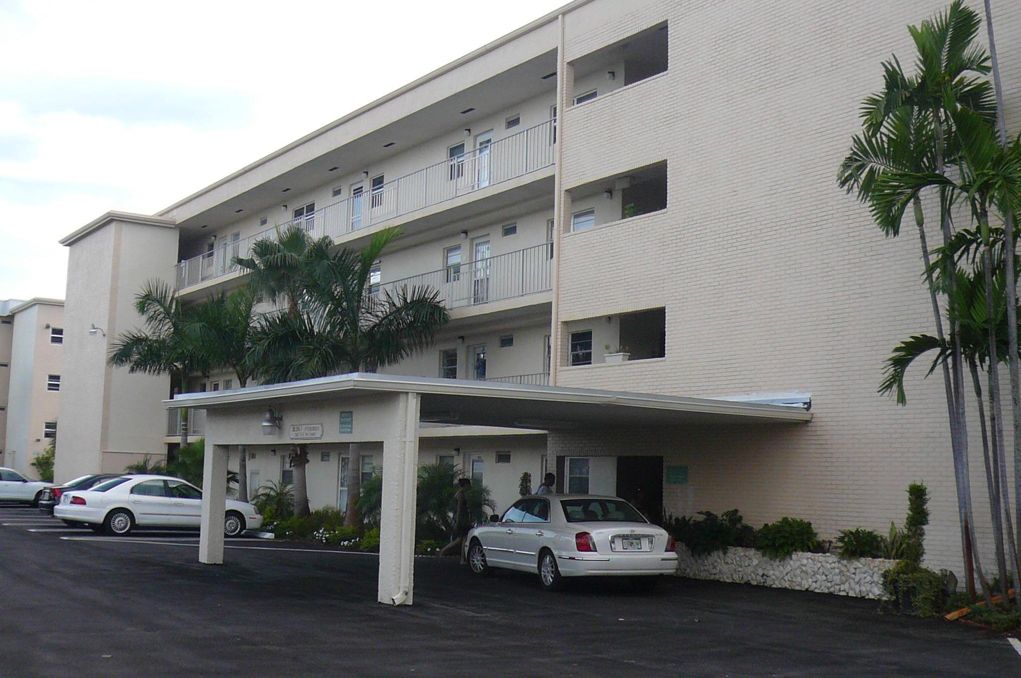 VILLAGE ROYALE ON THE GRE - Residential Lease