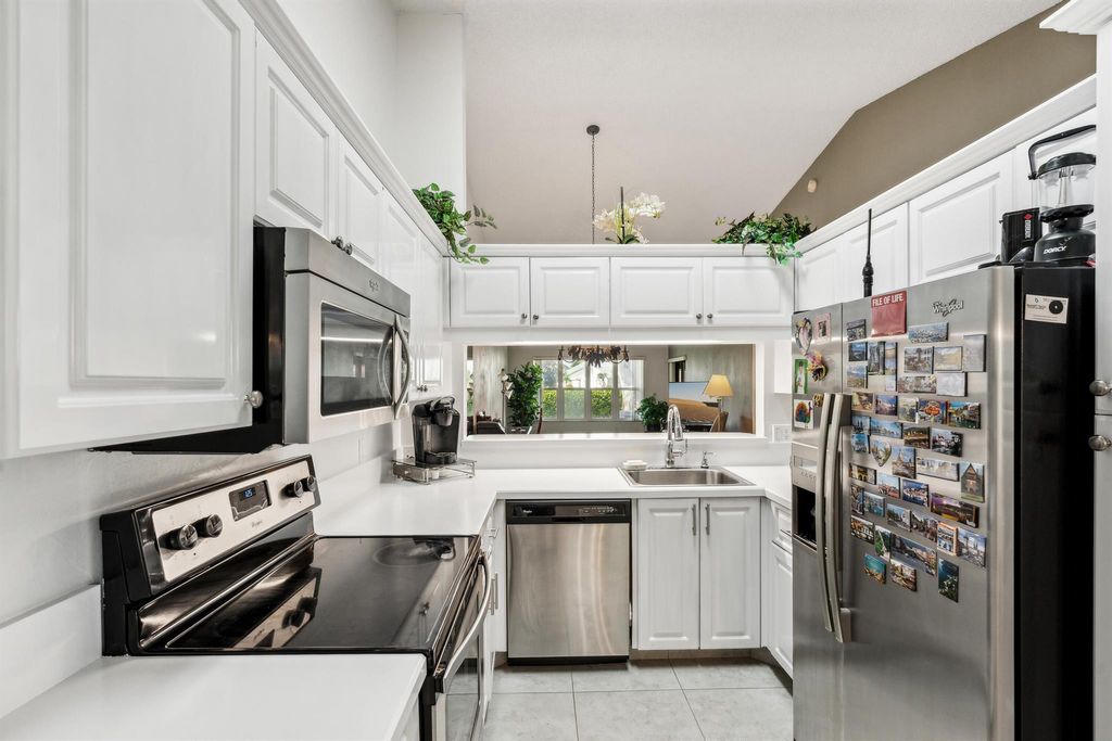 Photo of 12215 Country Greens Boulevard, Boynton Beach, FL 33437 (MLS # R11149929)