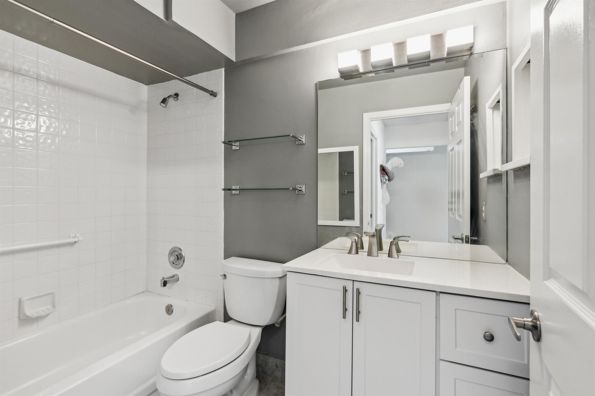 SOUTHPOINTE / COUNTRY GRE - Residential