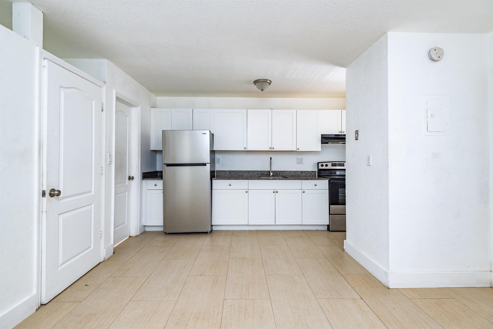 EL SOL AT MAIN STREET CON - Residential Lease