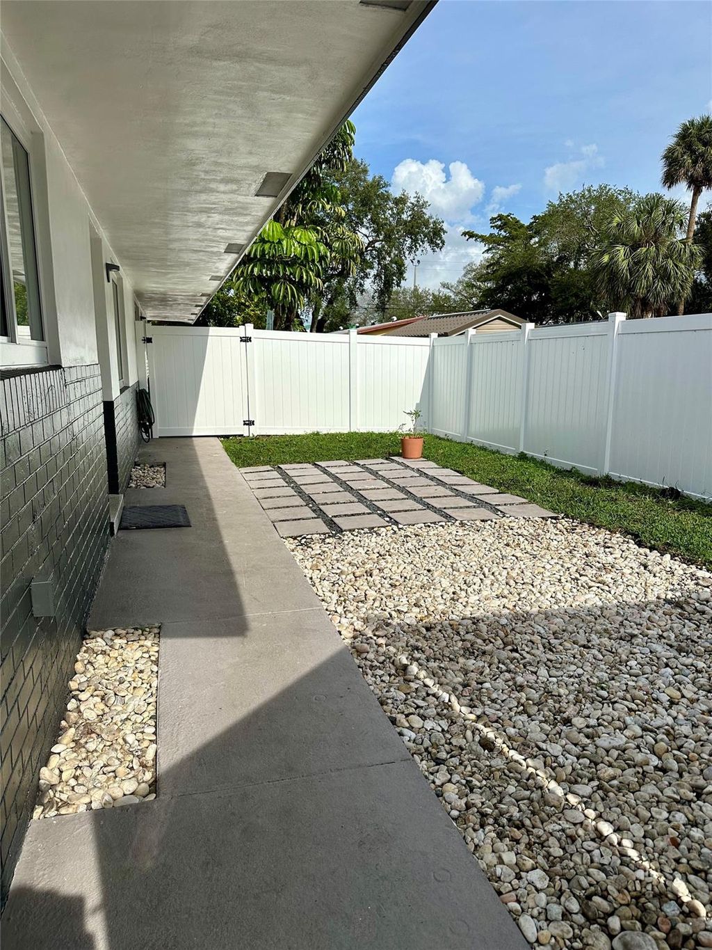 Photo of 1811 SW 21st St, Fort Lauderdale, FL 33315 (MLS # F10477633)
