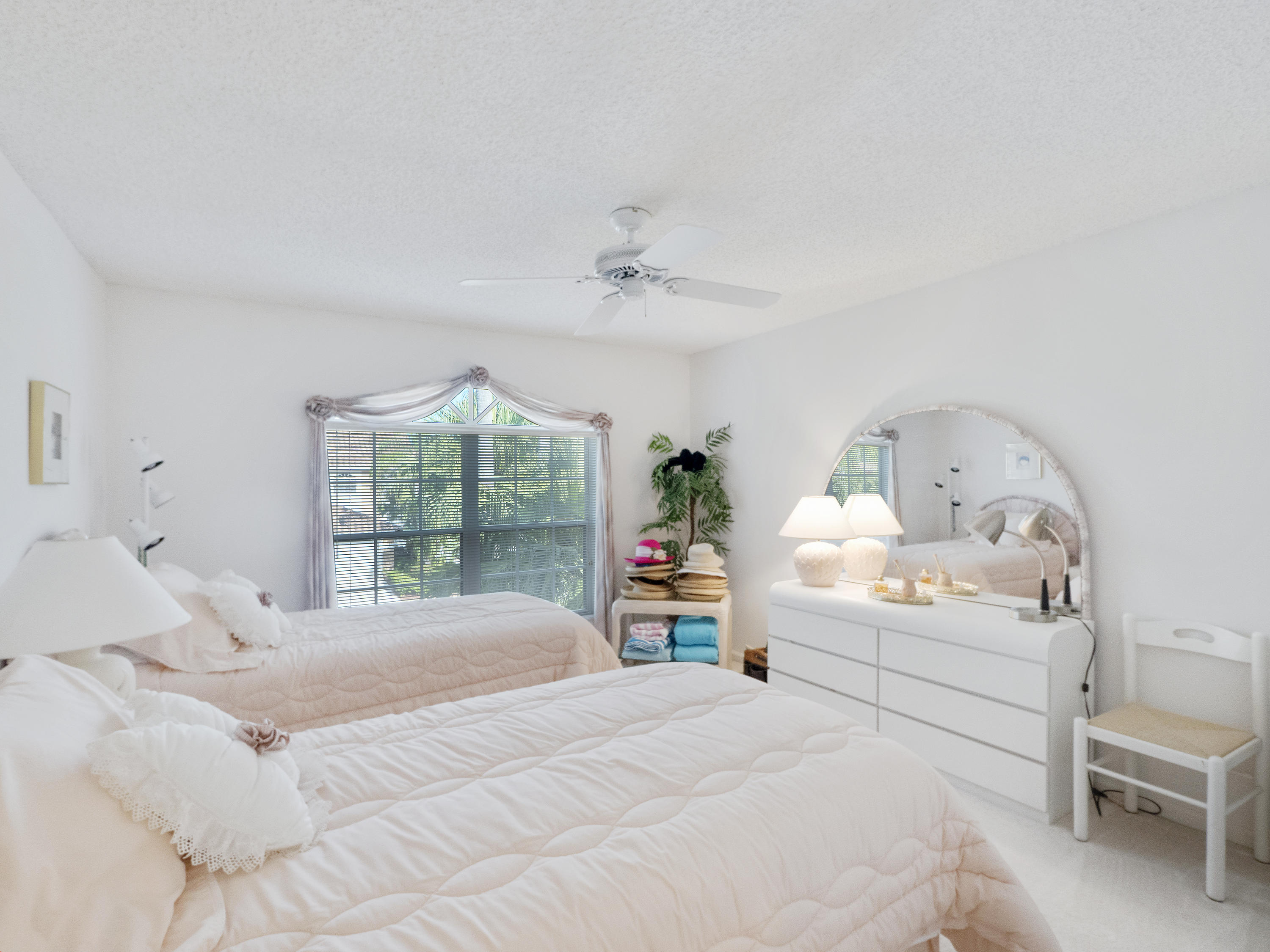 LEGENDS CONDO - Residential