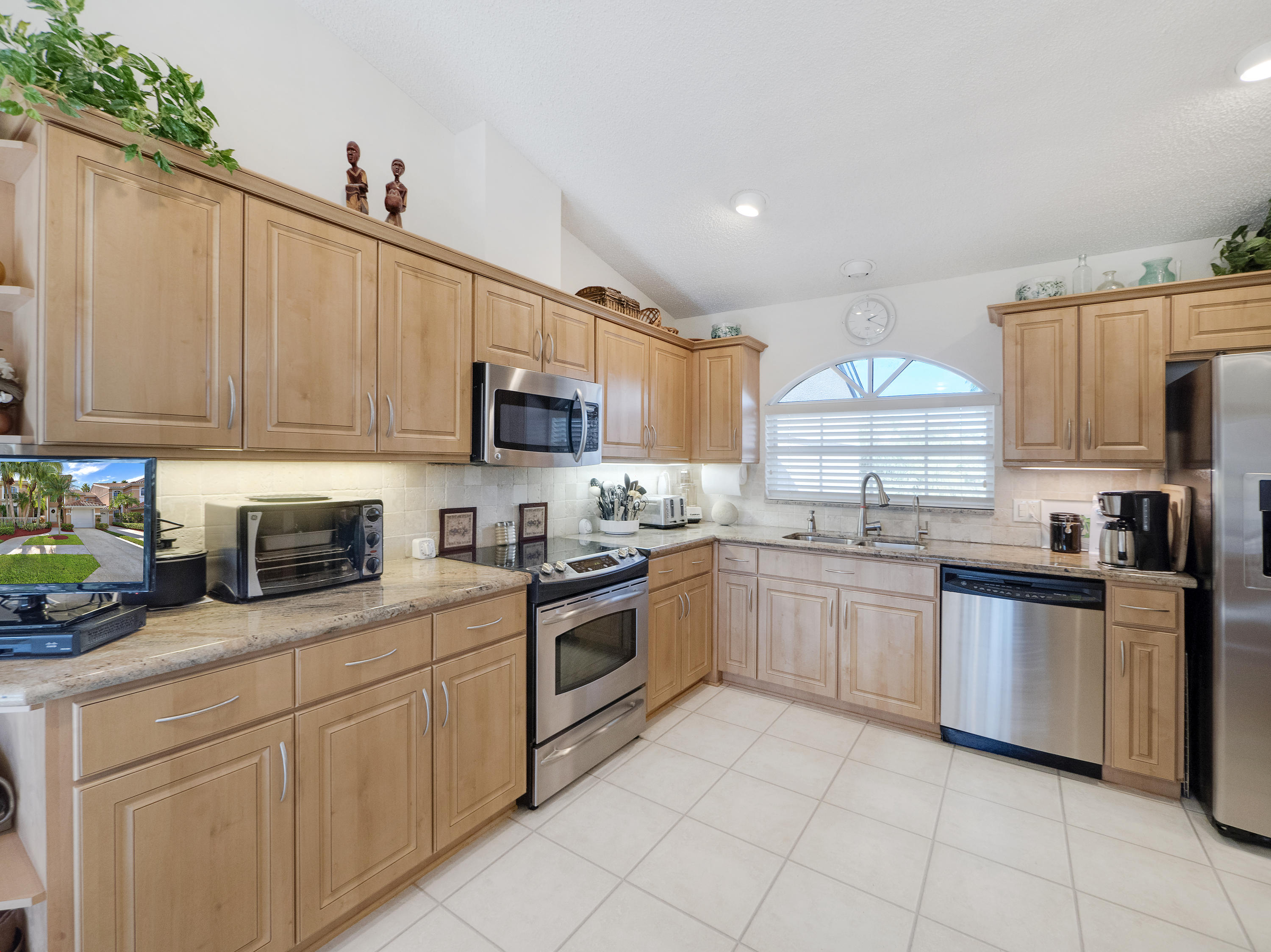 LEGENDS CONDO - Residential