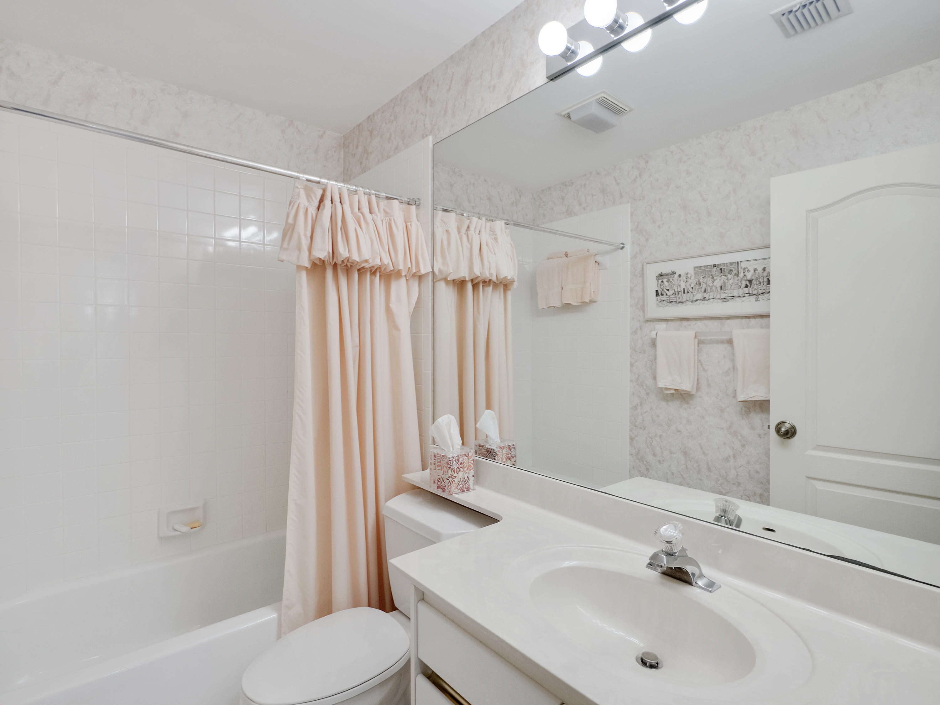 LEGENDS CONDO - Residential