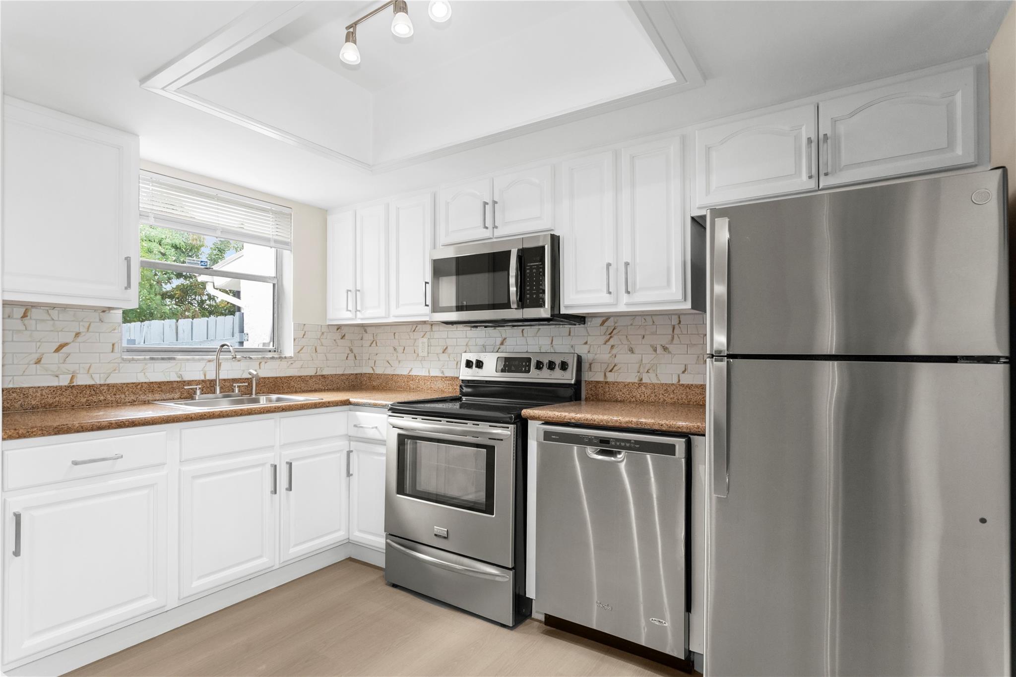 1304 SILVERADO DR 1304