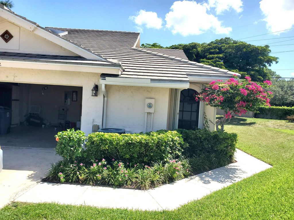 Photo of 10832 Stafford Circle N, Boynton Beach, FL 33436 (MLS # R11096509)