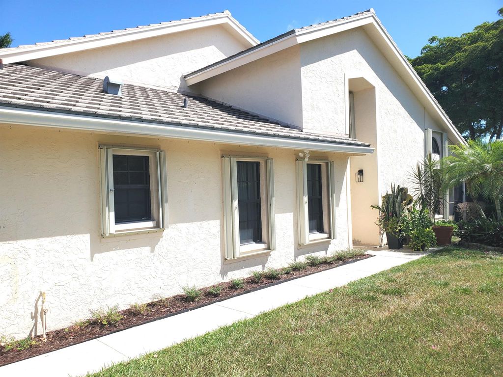 Photo of 10832 Stafford Circle N, Boynton Beach, FL 33436 (MLS # R11096509)