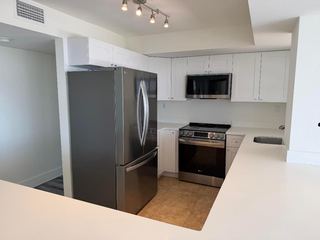 KEYSTONE TOWER - Residential