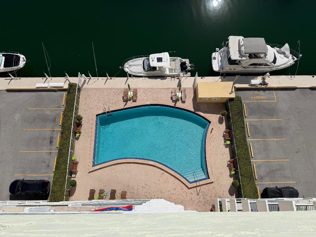 KEYSTONE TOWER - Residential