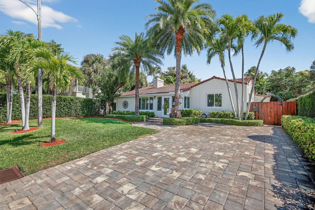 Photo of 430 NE 8th Avenue, Fort Lauderdale, FL 33301 (MLS # F10555712)