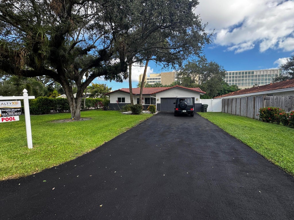 Photo of 807 NW 7TH Street, Boca Raton, FL 33486 (MLS # B26092449)
