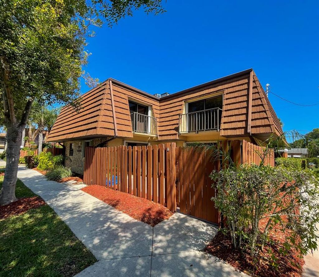 Photo of 1440 N Lawnwood Circle #21b, Fort Pierce, FL 34950 (MLS # R10701150)