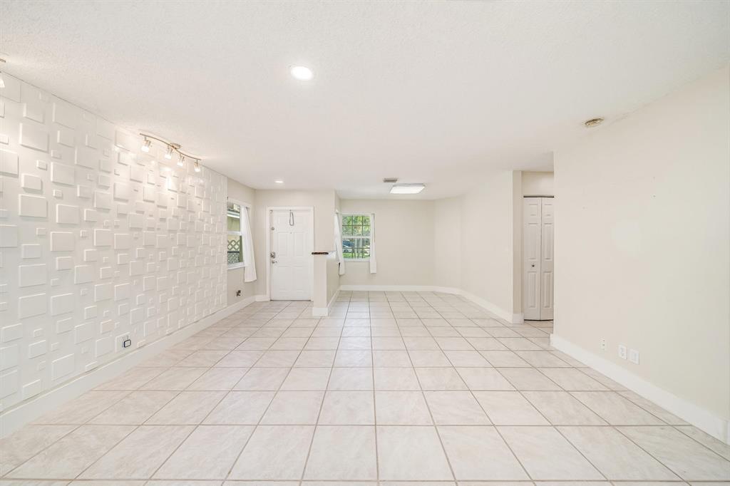 CRESCENT CREEK, COCONUT POINTE - Residential