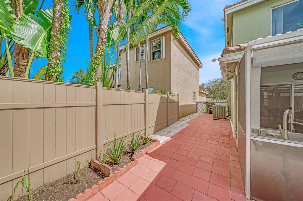 CRESCENT CREEK, COCONUT POINTE - Residential