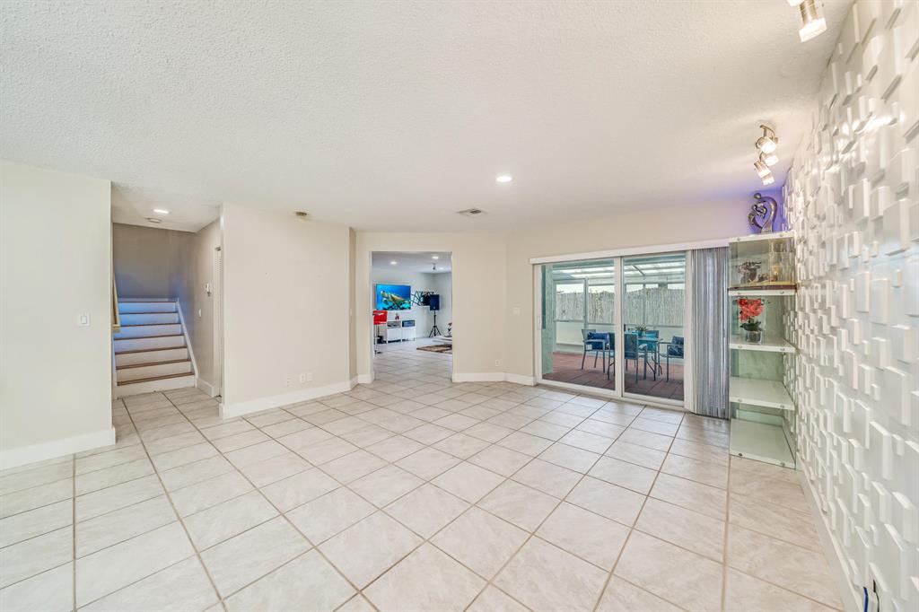 CRESCENT CREEK, COCONUT POINTE - Residential