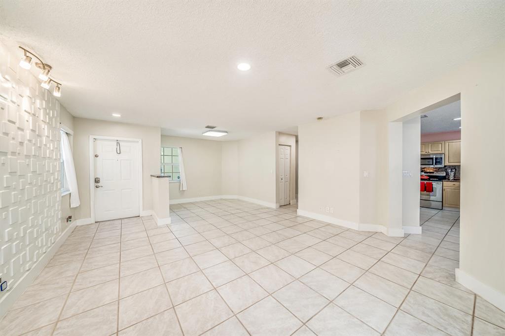 CRESCENT CREEK, COCONUT POINTE - Residential