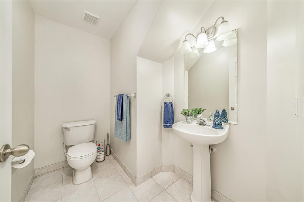 CRESCENT CREEK, COCONUT POINTE - Residential