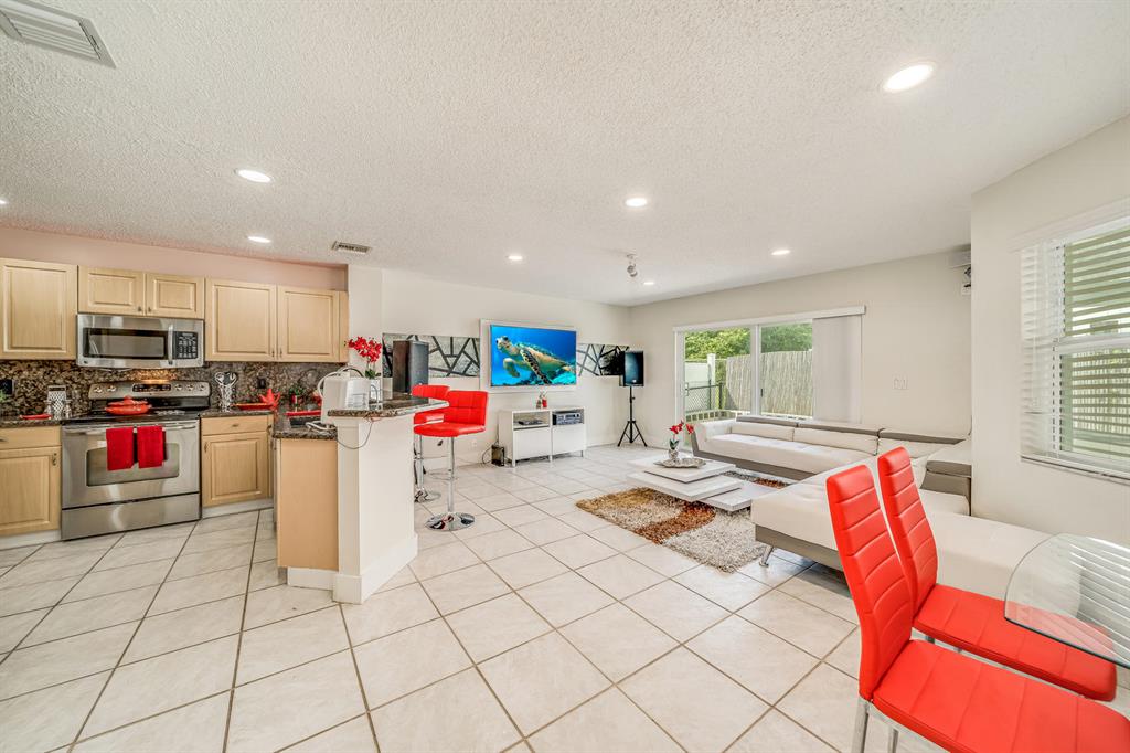 CRESCENT CREEK, COCONUT POINTE - Residential