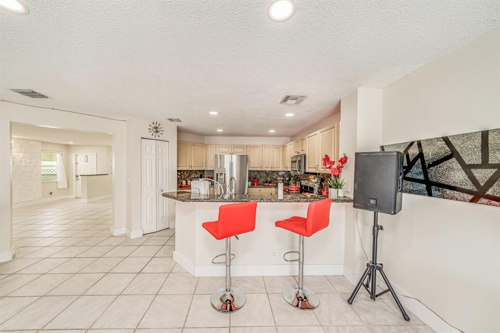 CRESCENT CREEK, COCONUT POINTE - Residential