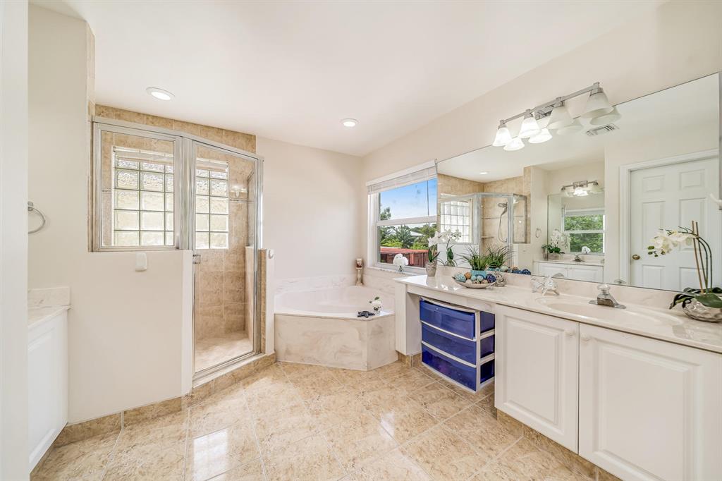 CRESCENT CREEK, COCONUT POINTE - Residential