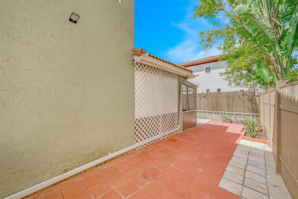 CRESCENT CREEK, COCONUT POINTE - Residential