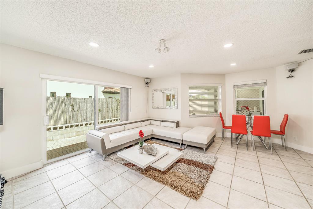 CRESCENT CREEK, COCONUT POINTE - Residential