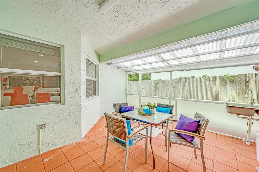 CRESCENT CREEK, COCONUT POINTE - Residential