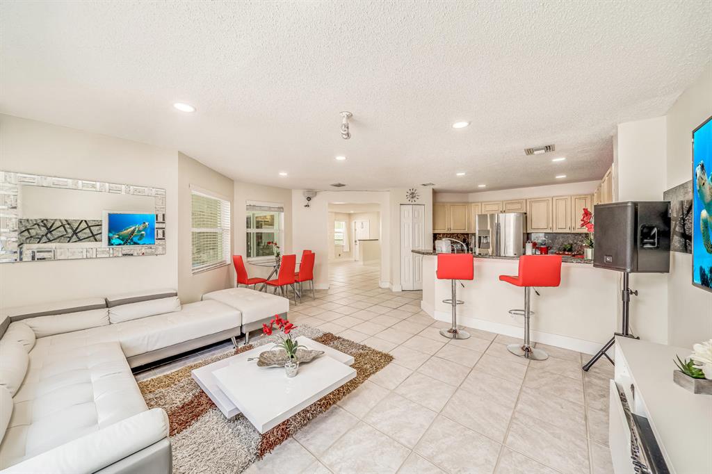 CRESCENT CREEK, COCONUT POINTE - Residential