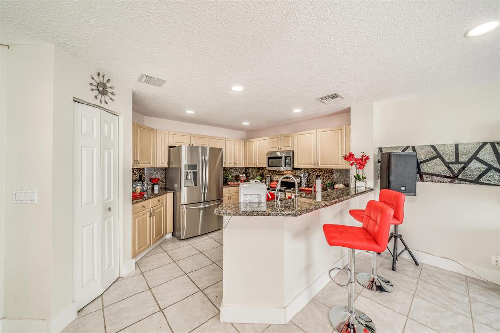 CRESCENT CREEK, COCONUT POINTE - Residential