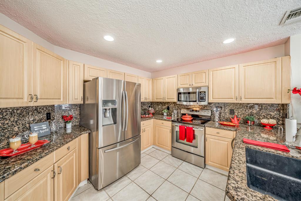 CRESCENT CREEK, COCONUT POINTE - Residential