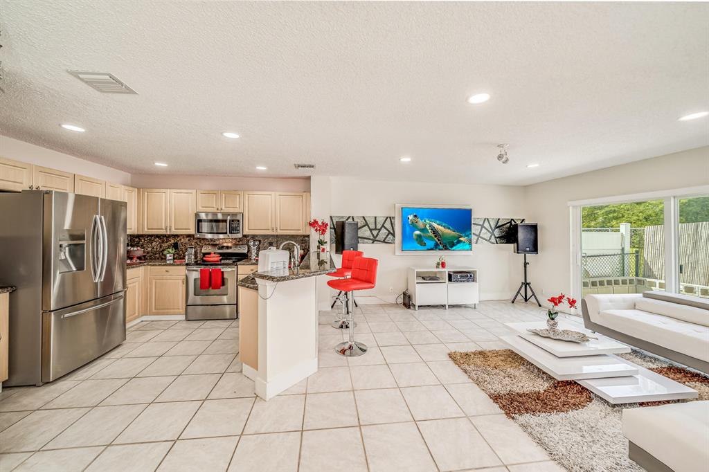 CRESCENT CREEK, COCONUT POINTE - Residential