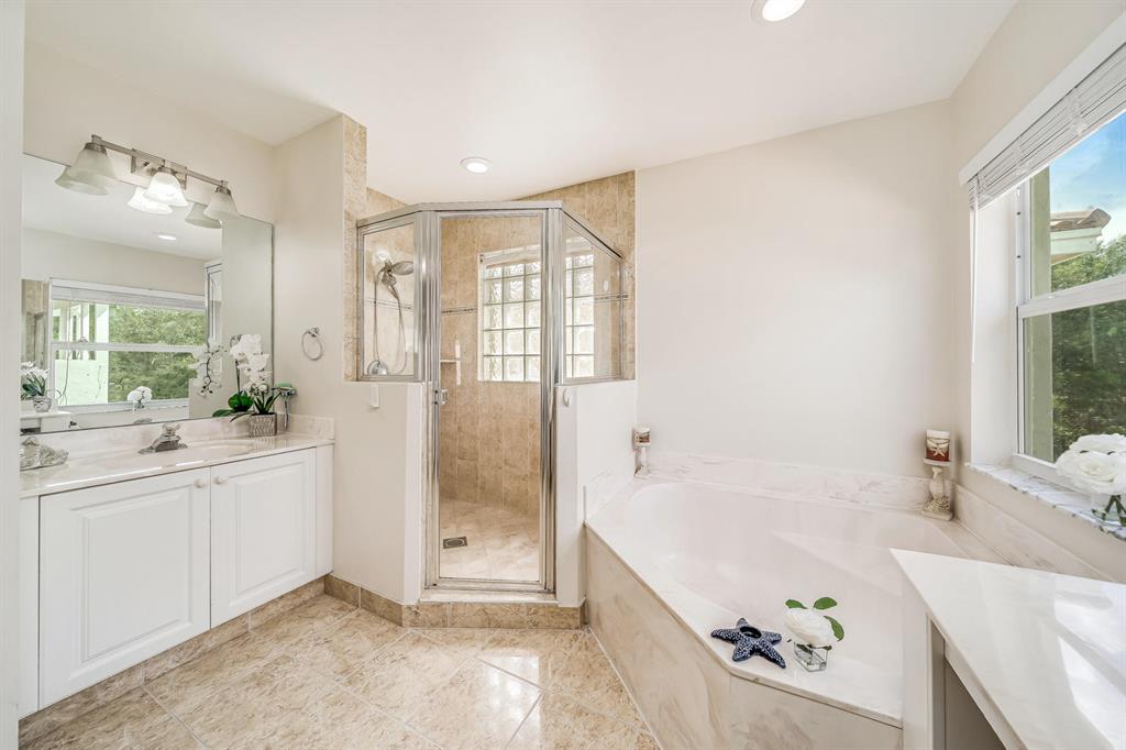 CRESCENT CREEK, COCONUT POINTE - Residential